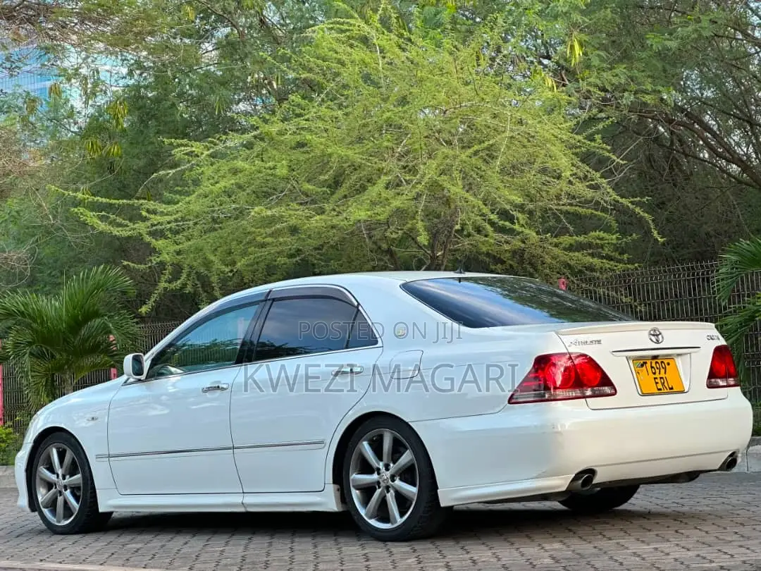 Toyota Crown 2006 White