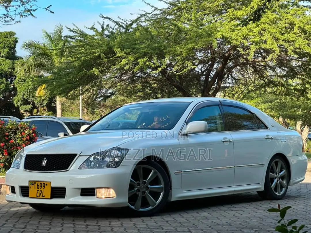 Toyota Crown 2006 White