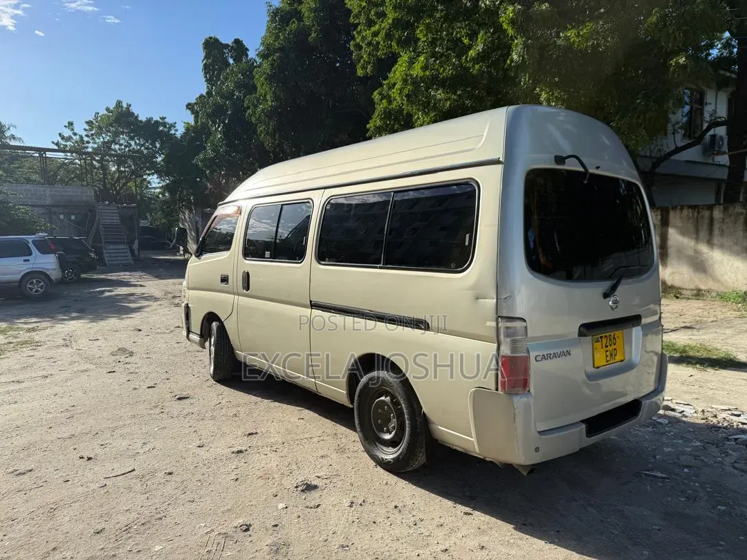 Nissan Caravan (Urvan) 2007 Silver