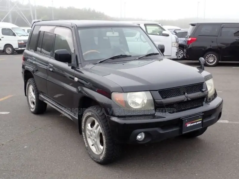 Mitsubishi Pajero IO 2004 Black