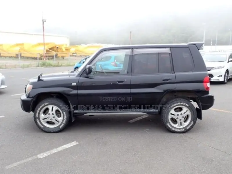 Mitsubishi Pajero IO 2004 Black