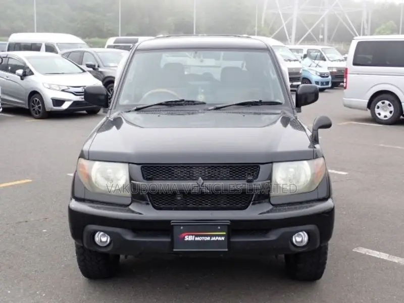 Mitsubishi Pajero IO 2004 Black