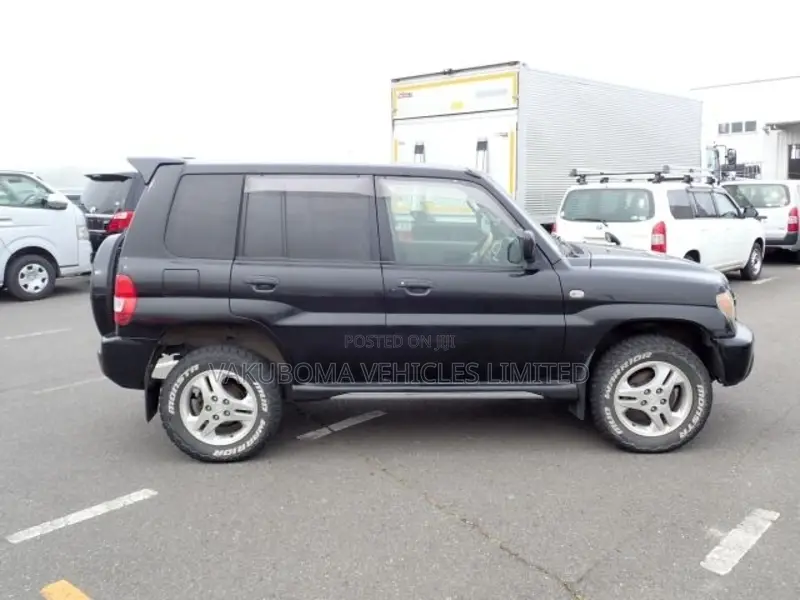 Mitsubishi Pajero IO 2004 Black