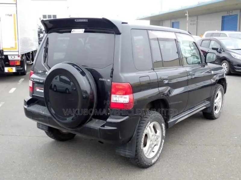 Mitsubishi Pajero IO 2004 Black