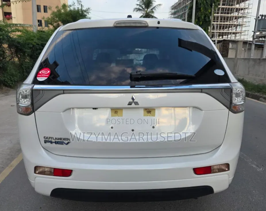Mitsubishi Outlander 2015 White
