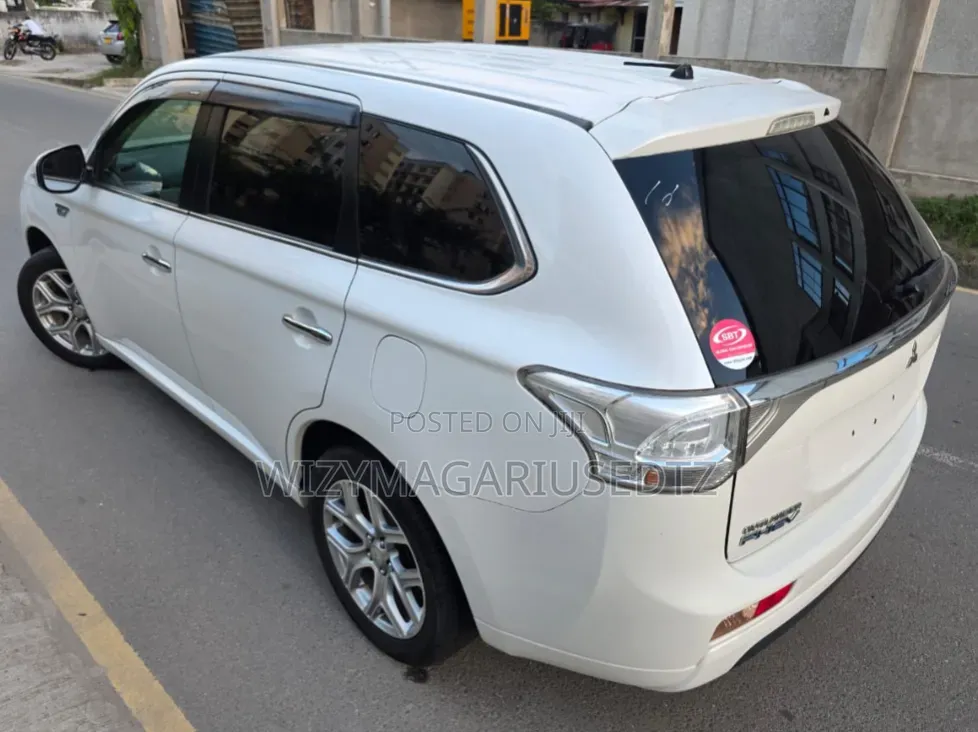 Mitsubishi Outlander 2015 White