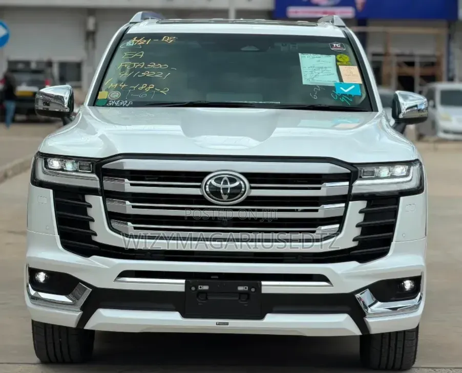 New Toyota Land Cruiser 2025 Off white