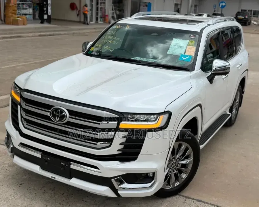 New Toyota Land Cruiser 2025 Off white
