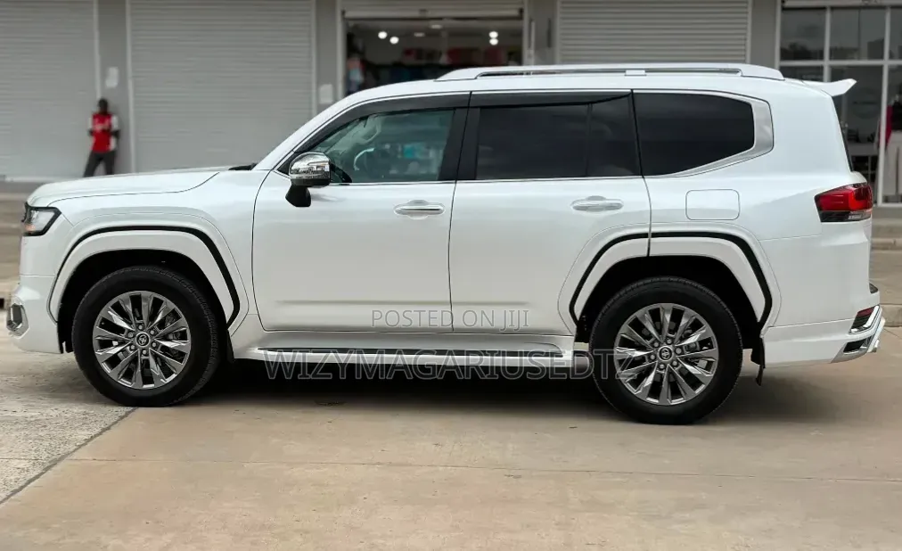 New Toyota Land Cruiser 2025 Off white