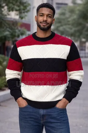  Unisex Round Neck Sweater