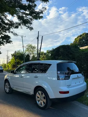 Mitsubishi Outlander 2007 Off white