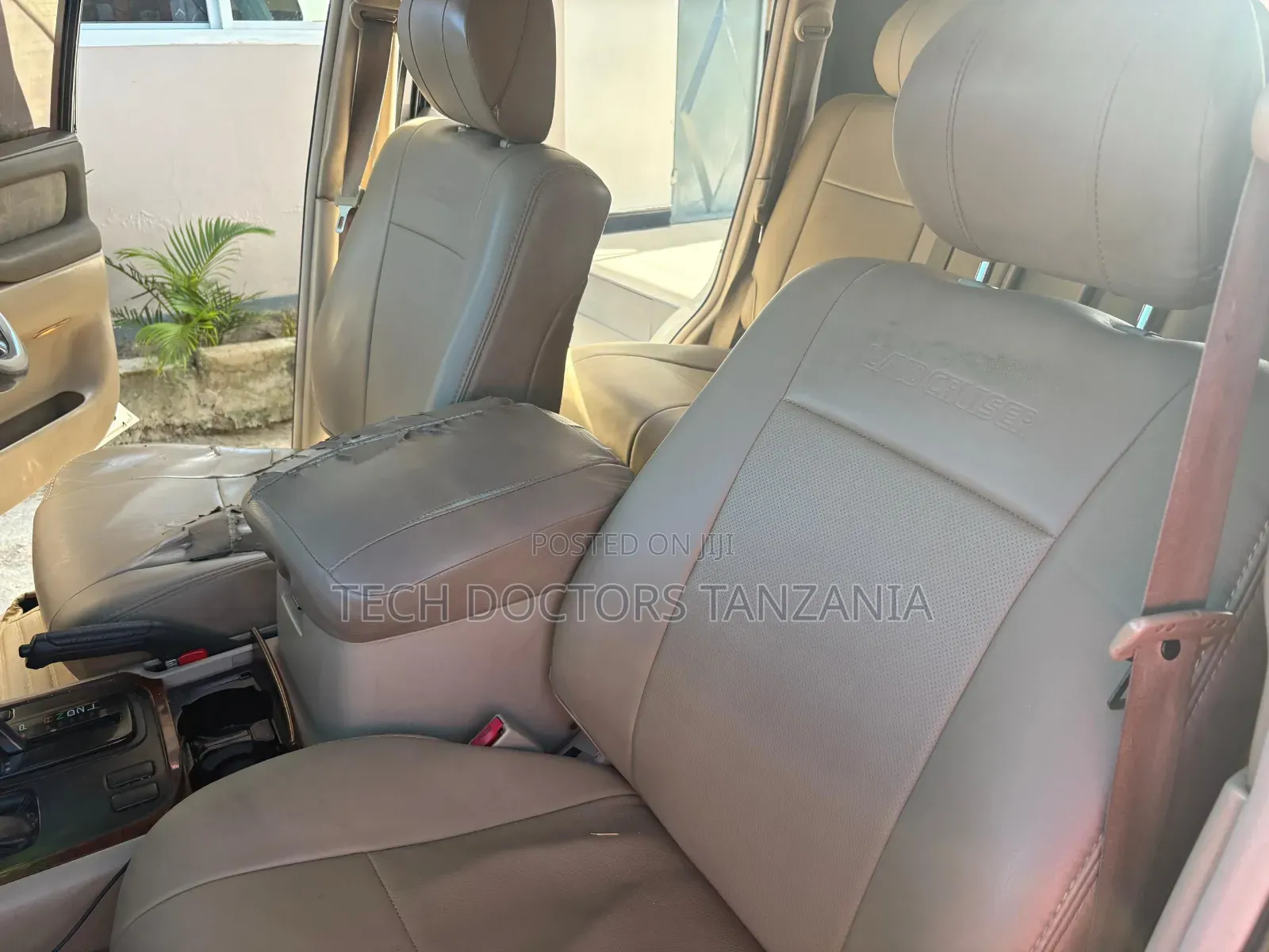 Toyota Land Cruiser HDJ 100 2000 White