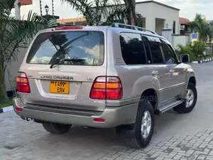 Toyota Land Cruiser HDJ 100 2001 Gold