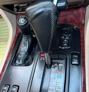Toyota Land Cruiser HDJ 100 2001 Gold