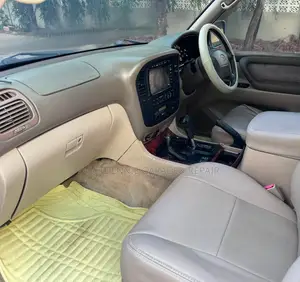 Toyota Land Cruiser HDJ 100 2001 Gold