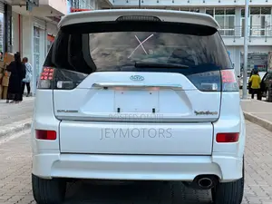 Mitsubishi Outlander 2010 White