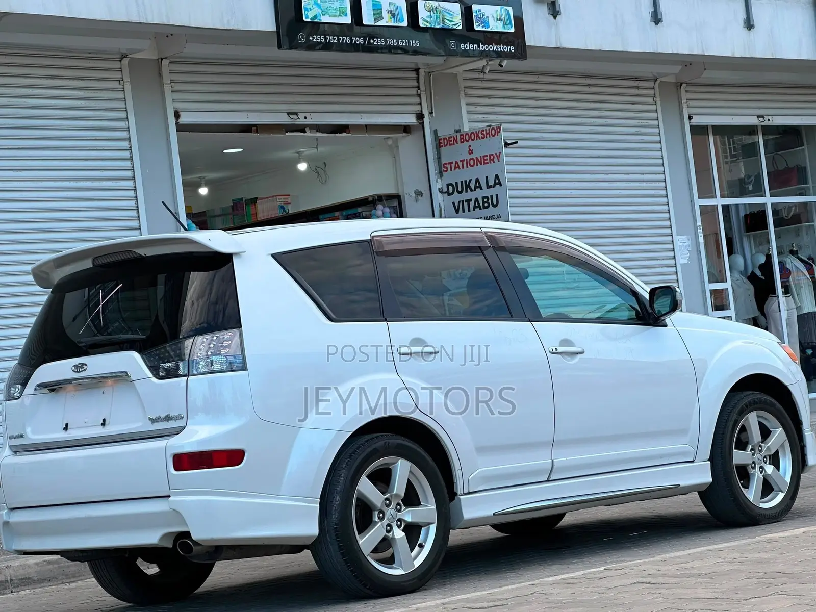 Mitsubishi Outlander 2010 White