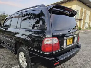 Lexus LX 470 Sport Utility 2004 Black
