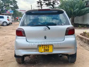 Toyota Vitz 2002 Silver