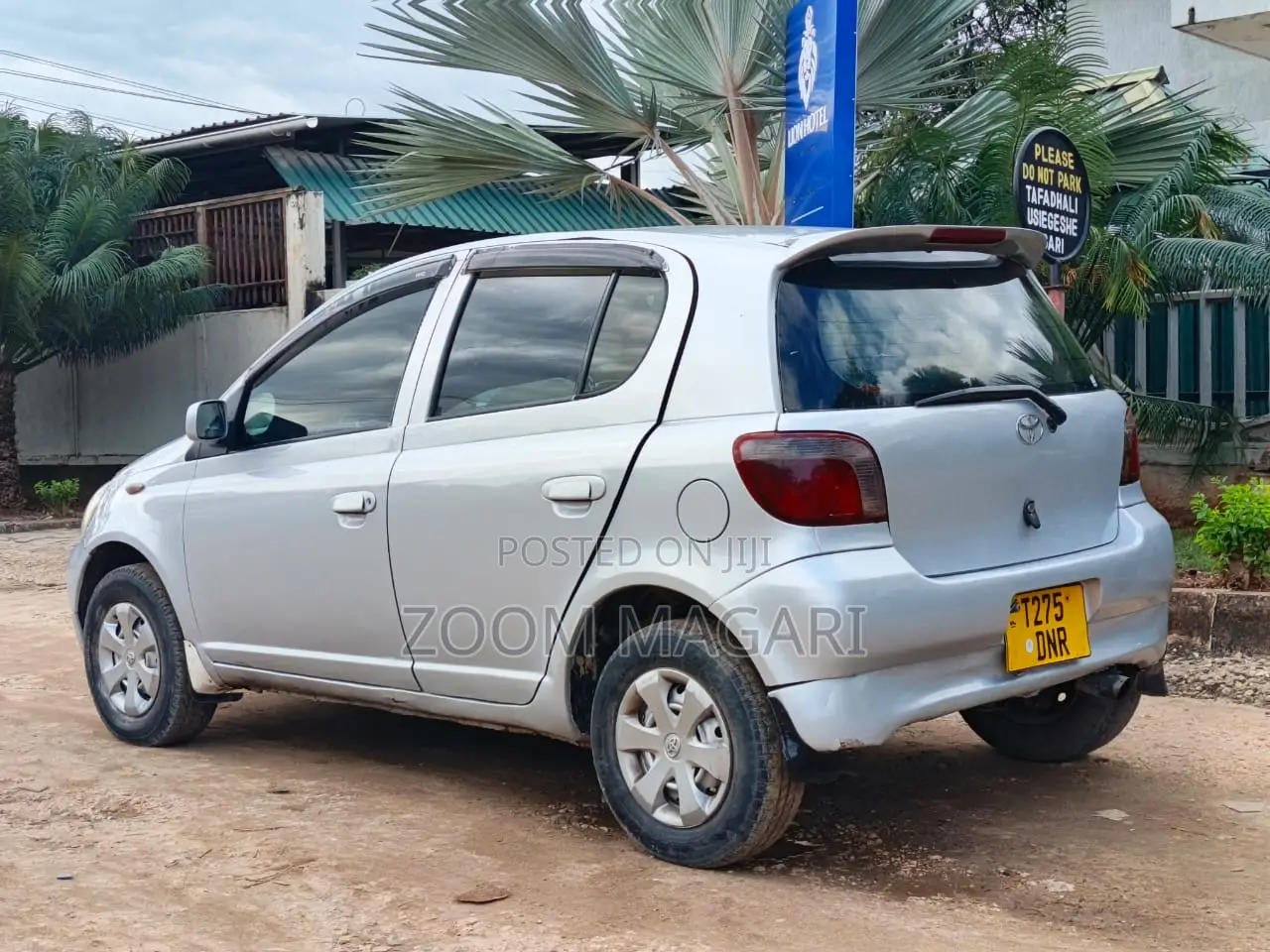 Toyota Vitz 2002 Silver