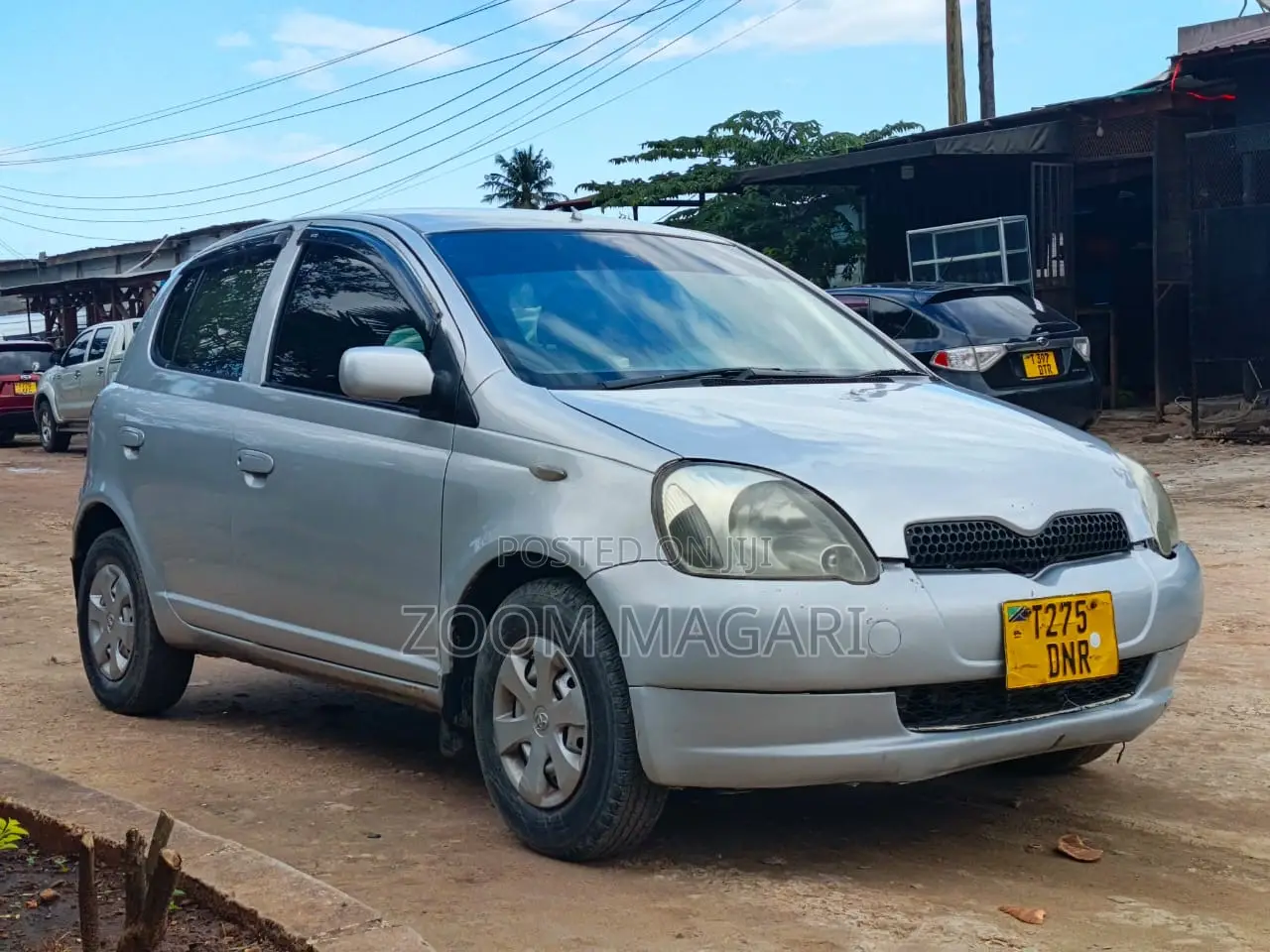 Toyota Vitz 2002 Silver