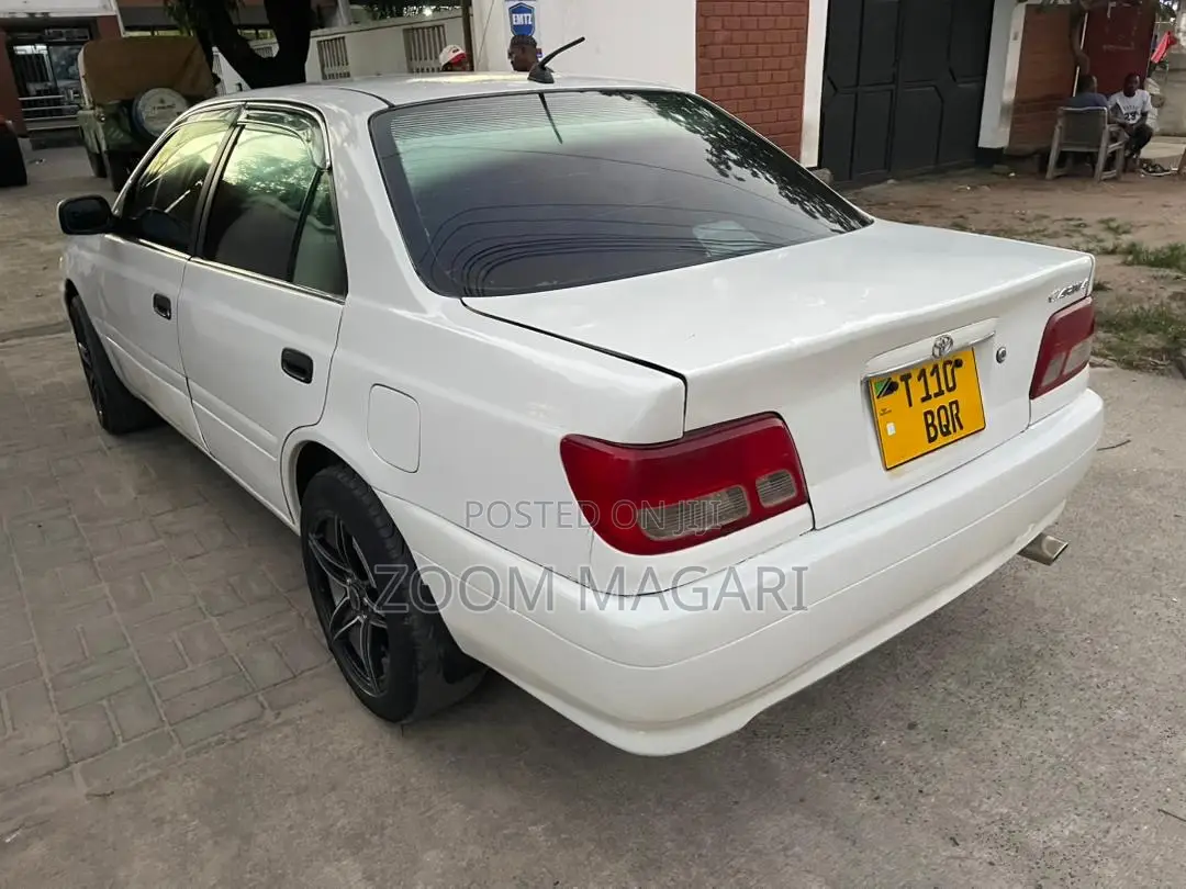 Toyota Carina 2000 White