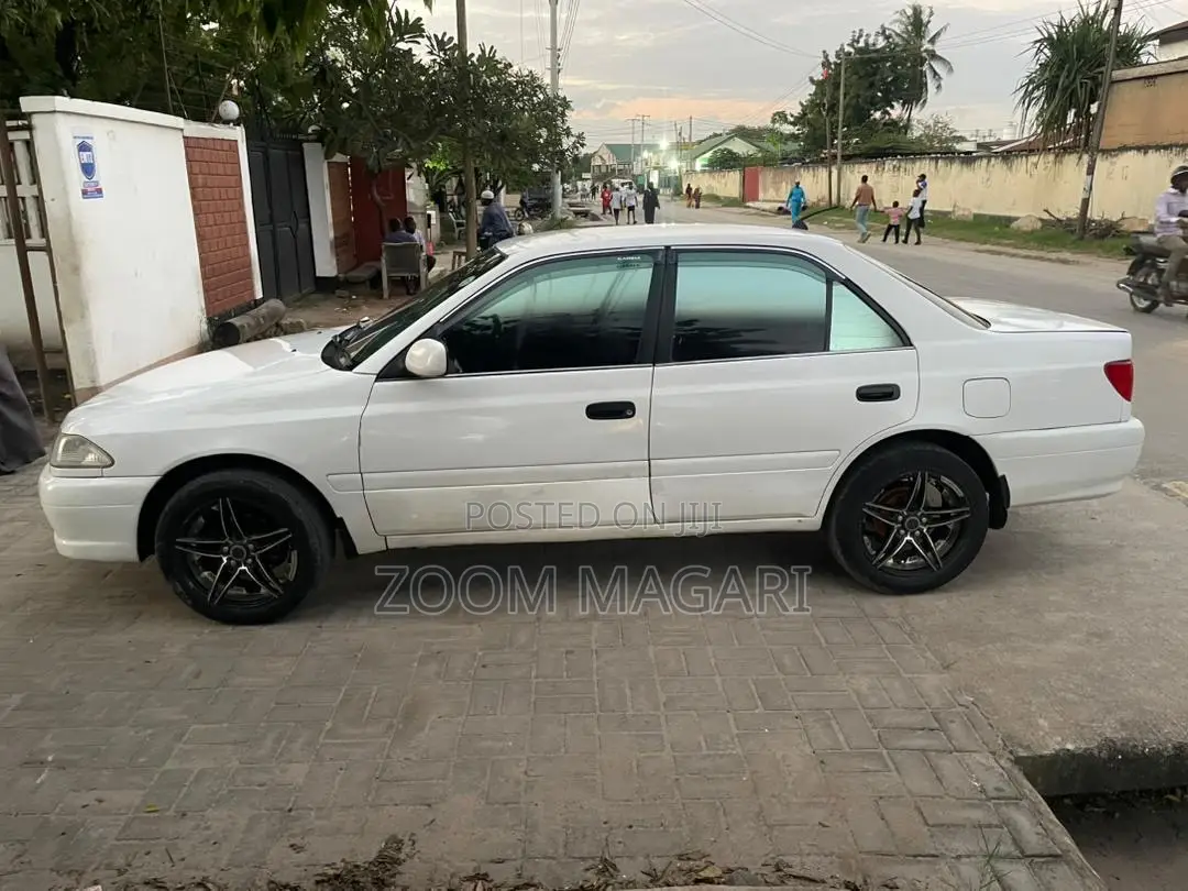 Toyota Carina 2000 White
