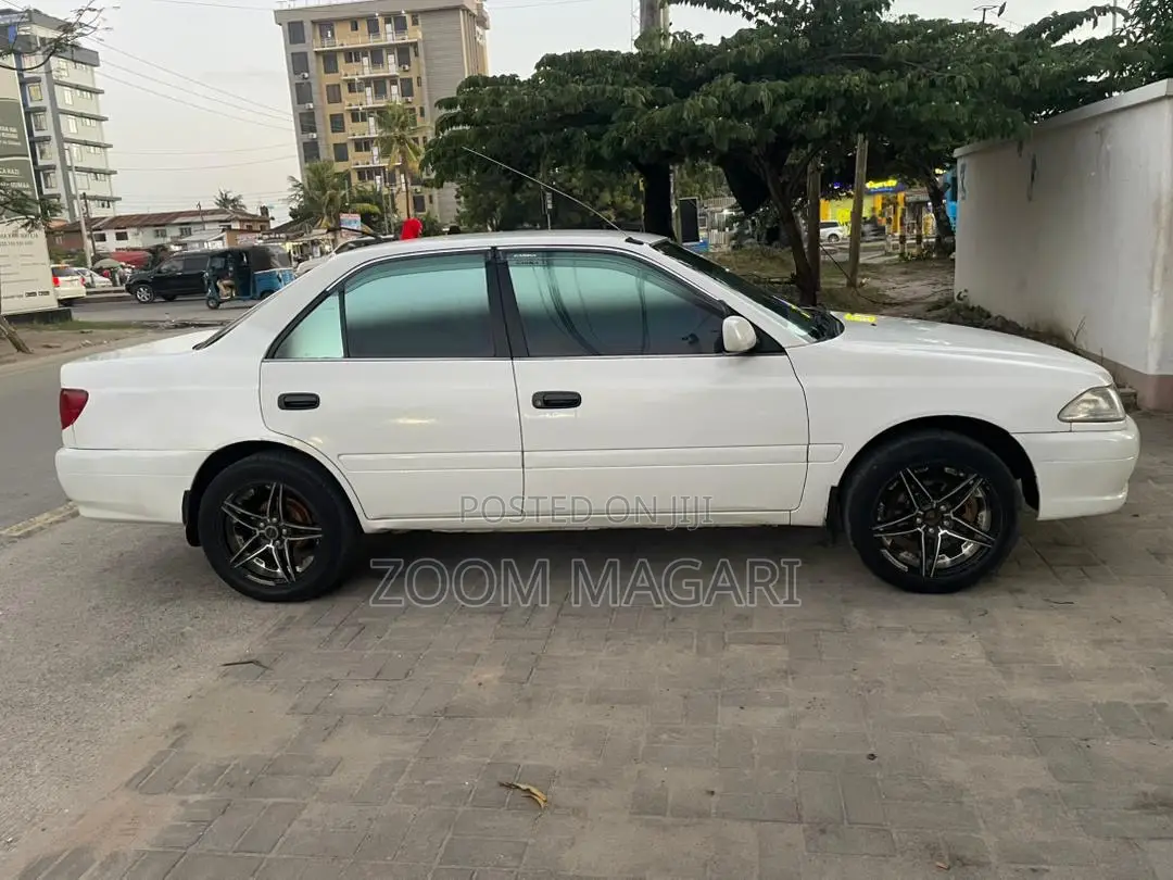 Toyota Carina 2000 White