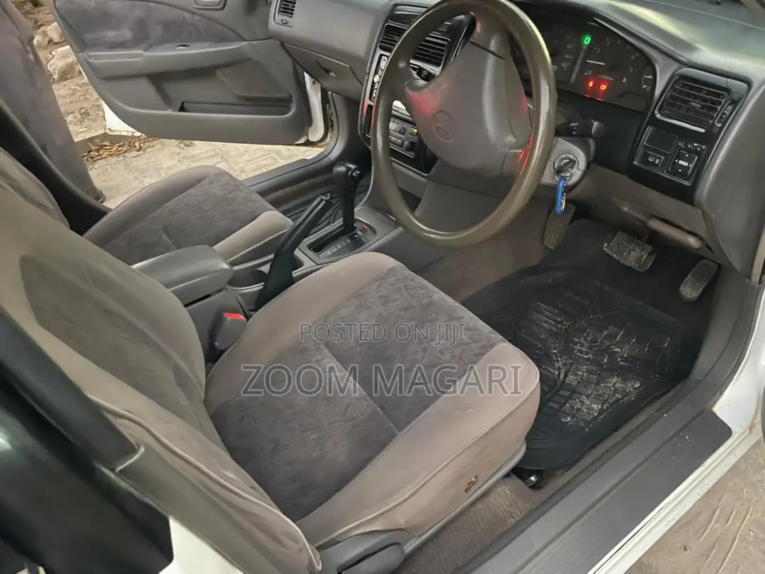 Toyota Carina 2000 White