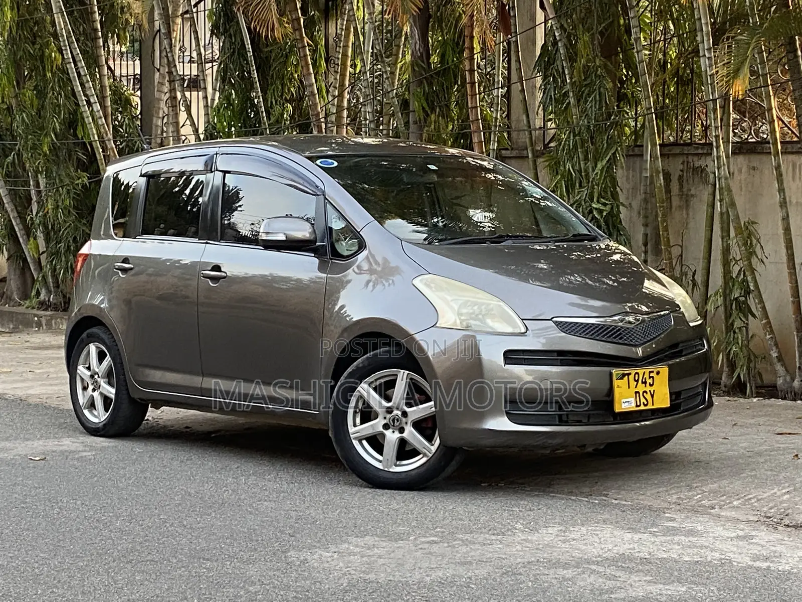 Toyota Ractis 2005 Gray