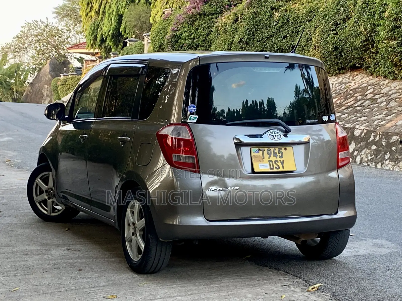Toyota Ractis 2005 Gray