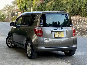 Toyota Ractis 2005 Gray