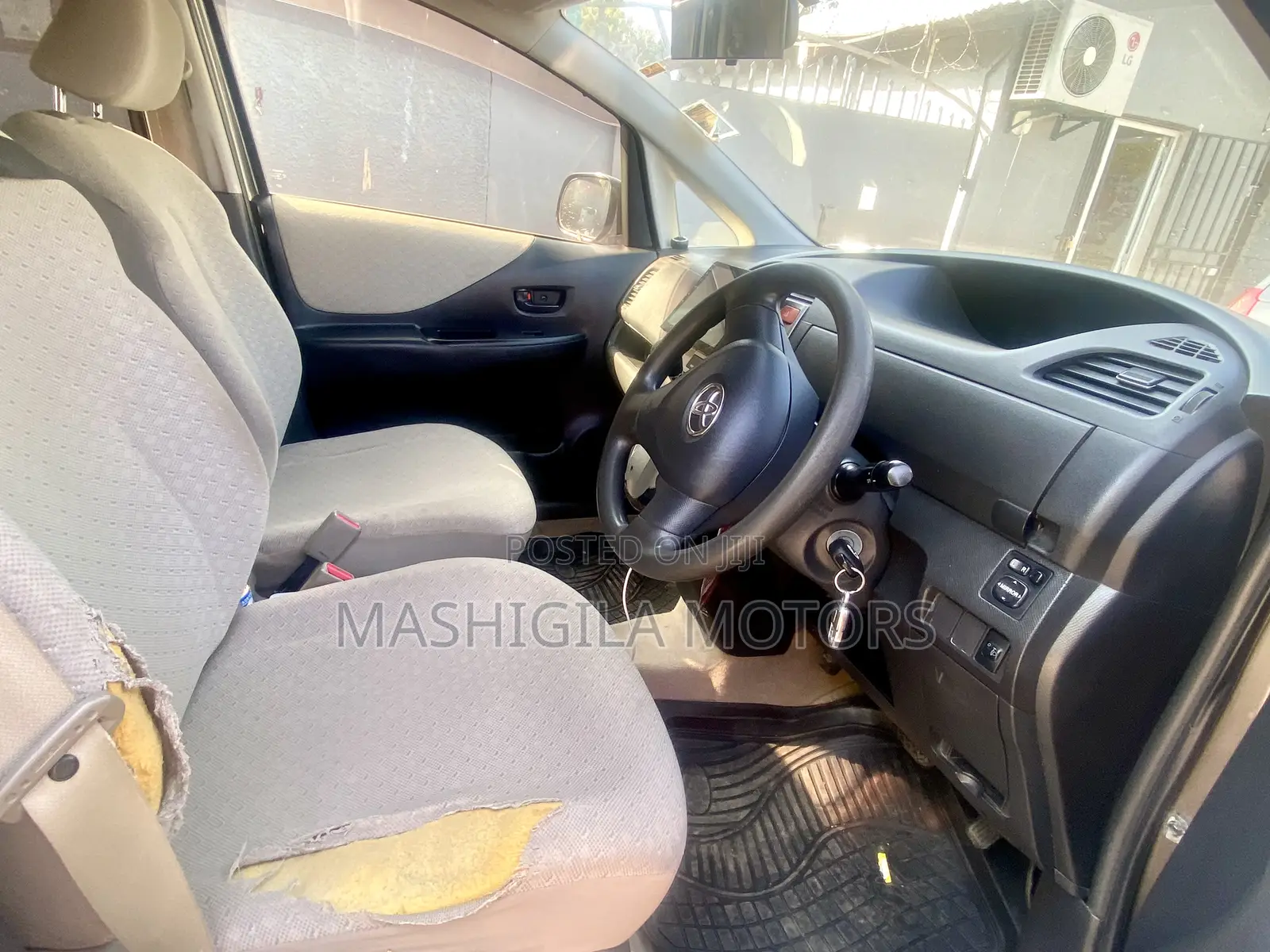 Toyota Ractis 2005 Gray