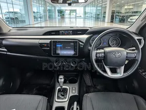 Toyota Hilux 2018 Red