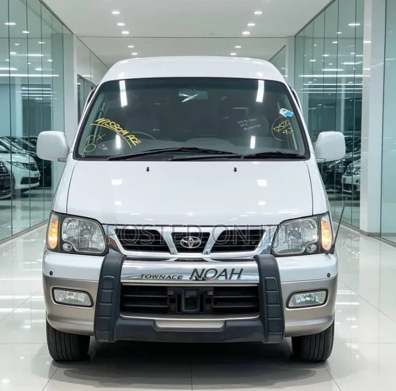 Toyota Noah 2004 White