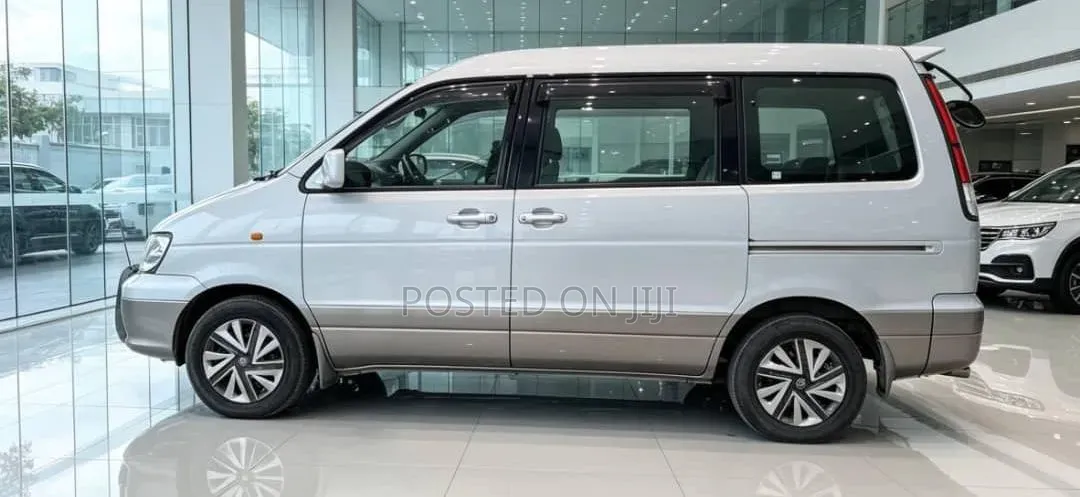 Toyota Noah 2004 White
