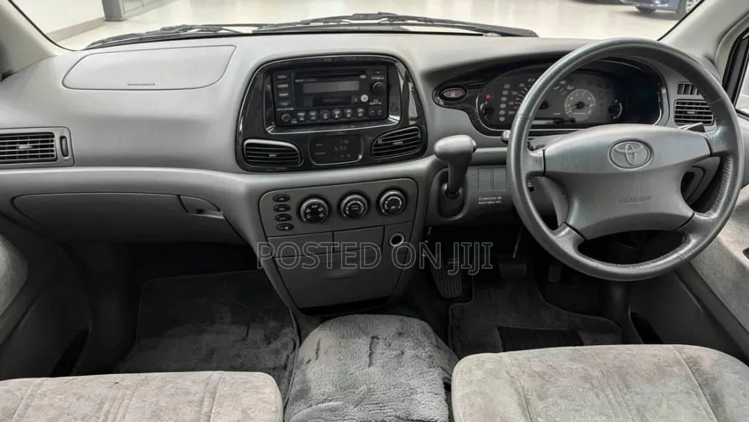 Toyota Noah 2004 White