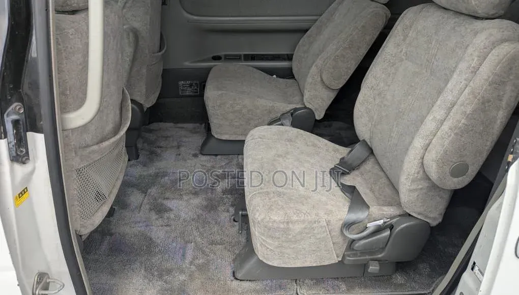 Toyota Noah 2004 White