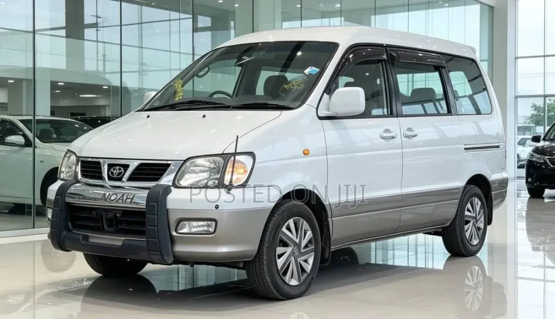 Toyota Noah 2004 White