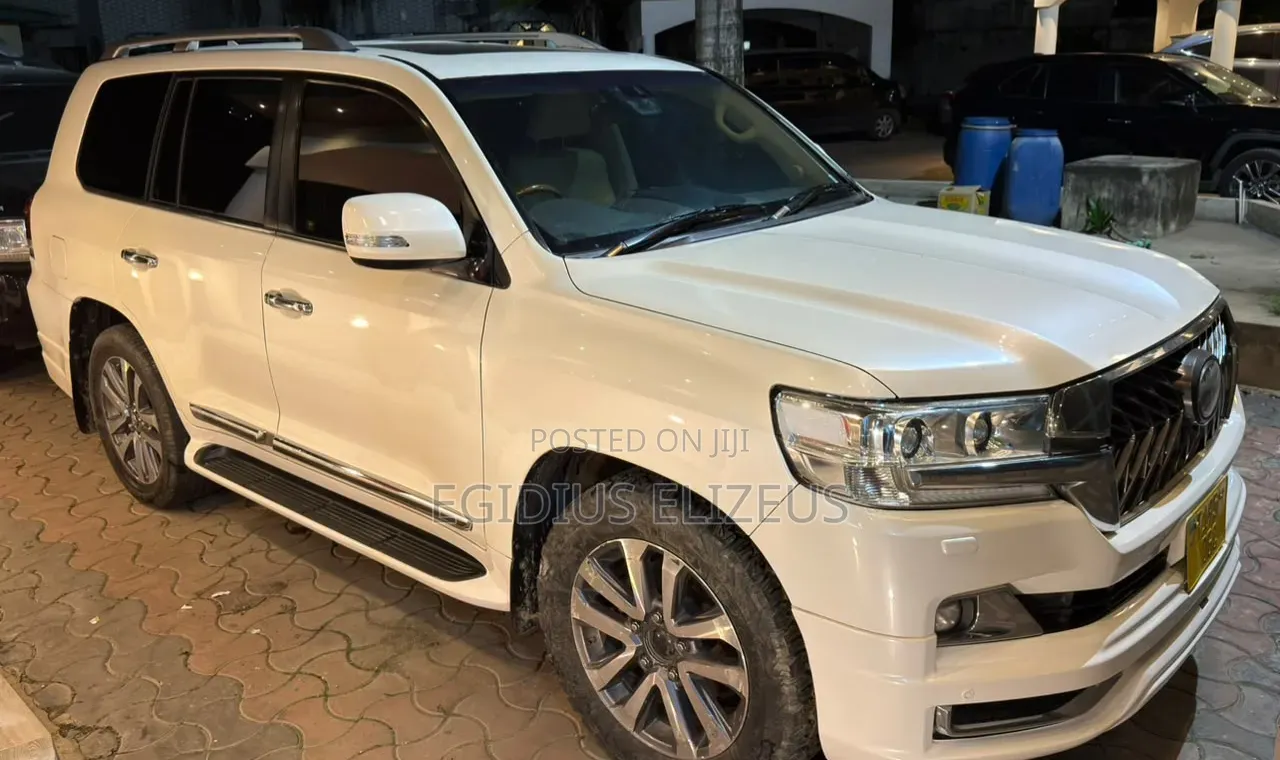 Toyota Land Cruiser 2016 White