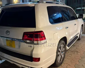 Toyota Land Cruiser 2016 White