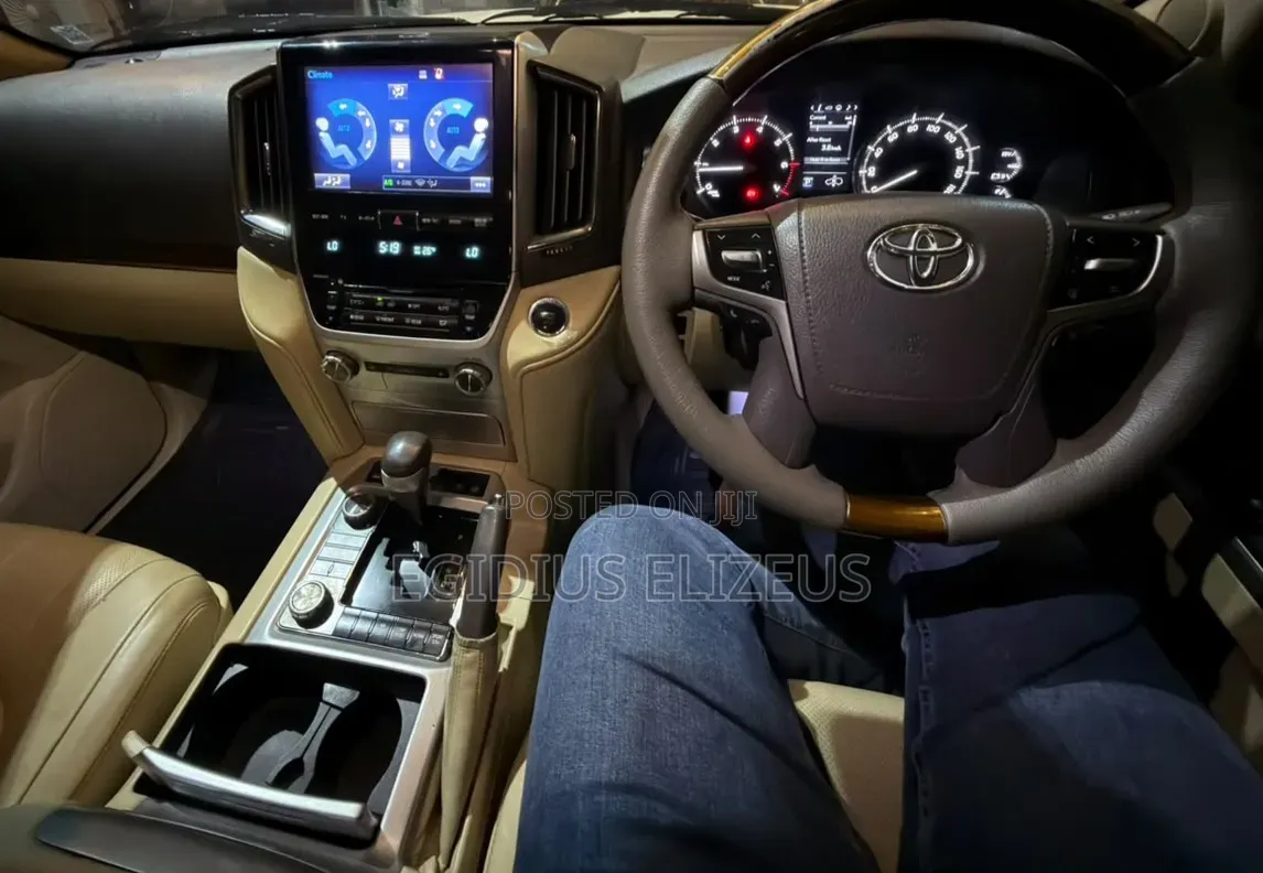 Toyota Land Cruiser 2016 White