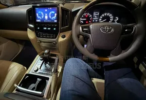 Toyota Land Cruiser 2016 White