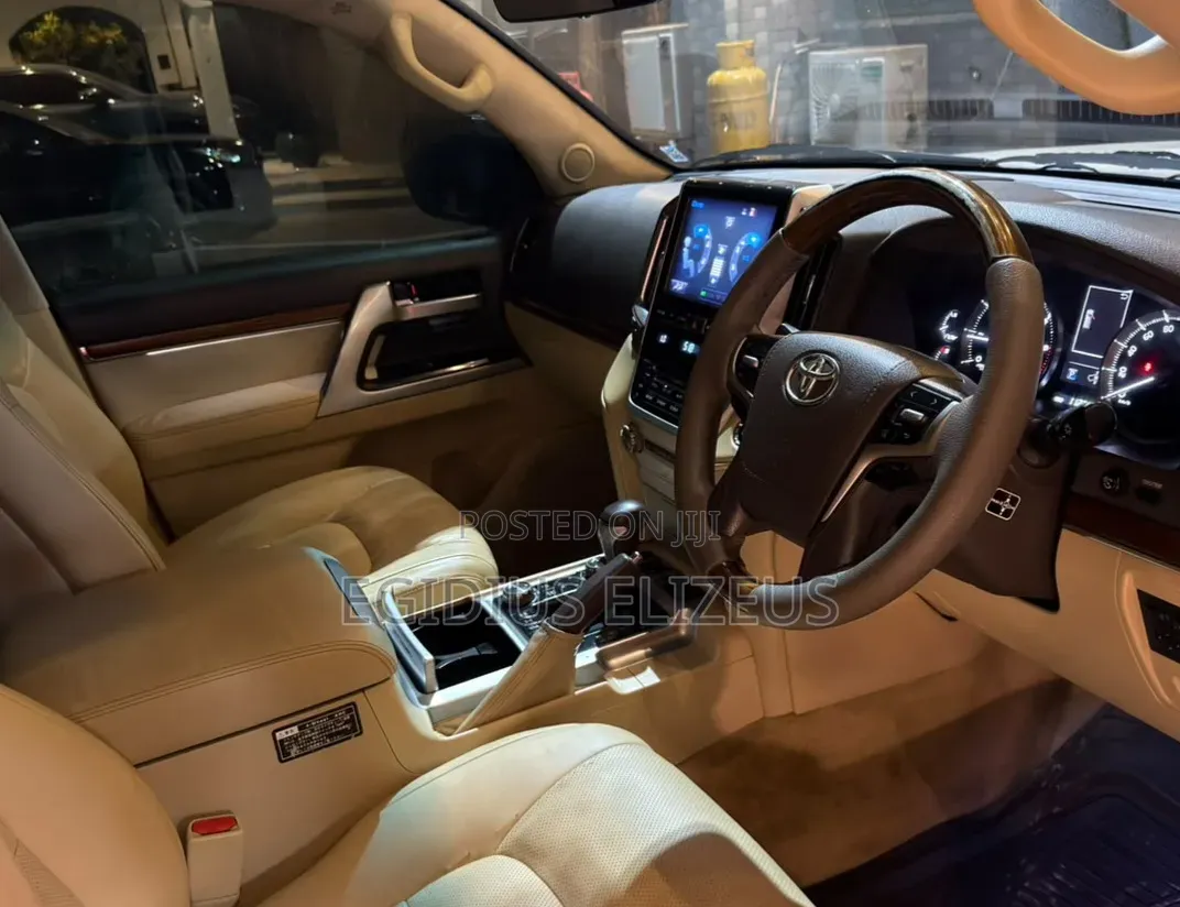 Toyota Land Cruiser 2016 White