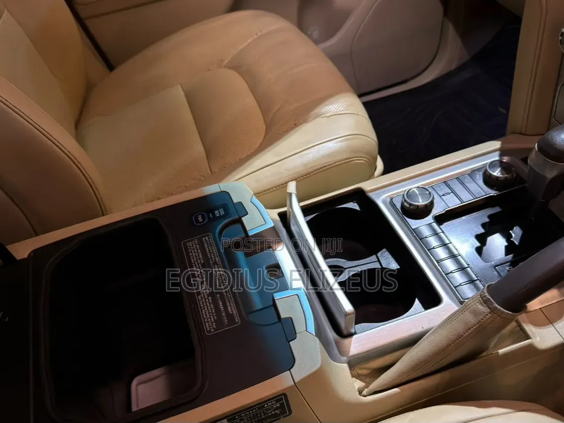 Toyota Land Cruiser 2016 White