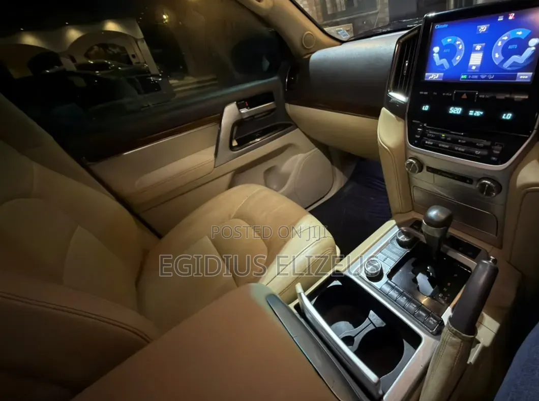 Toyota Land Cruiser 2016 White