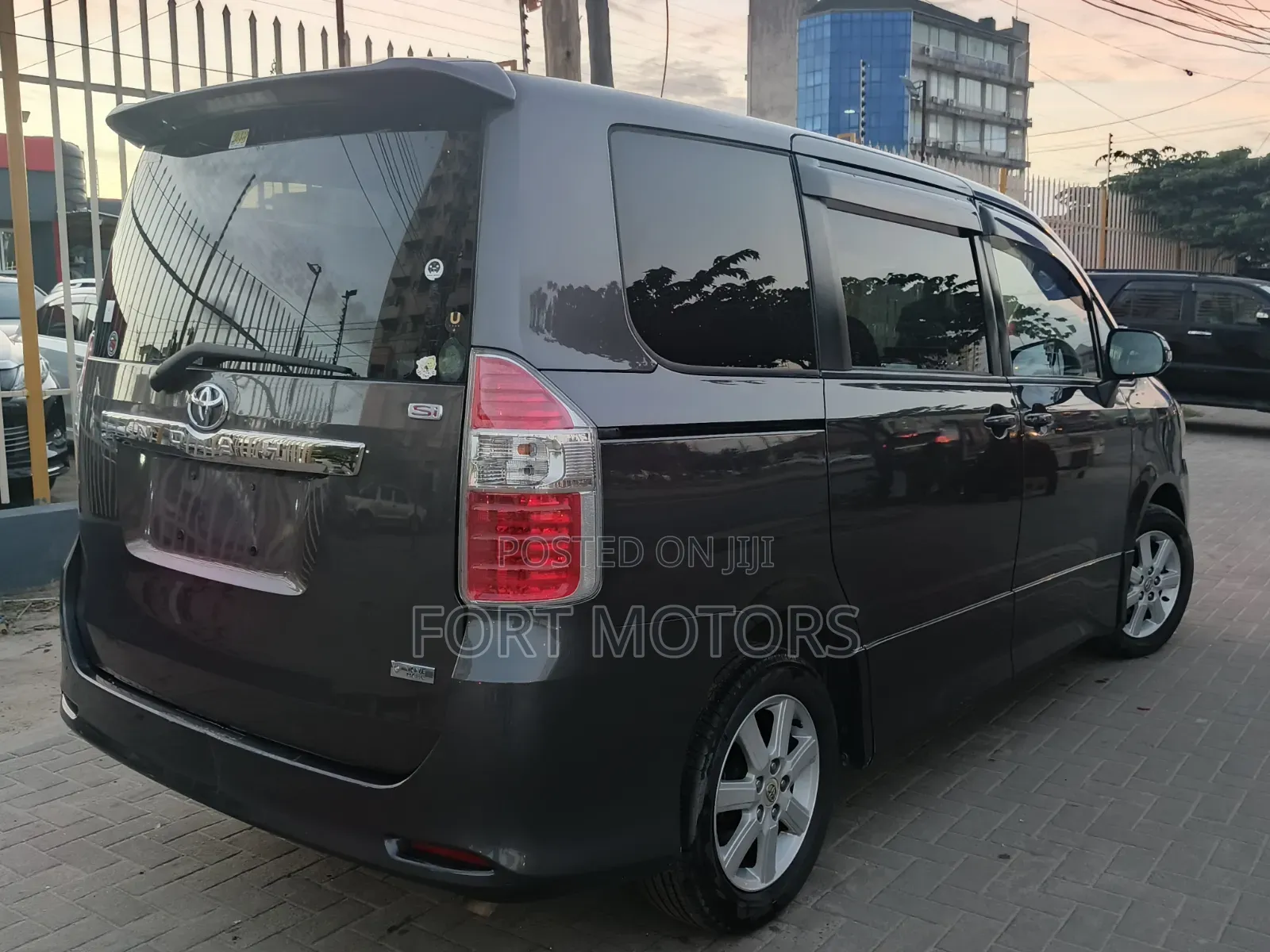 Toyota Noah 2007 Gray