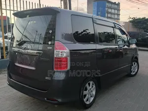 Toyota Noah 2007 Gray