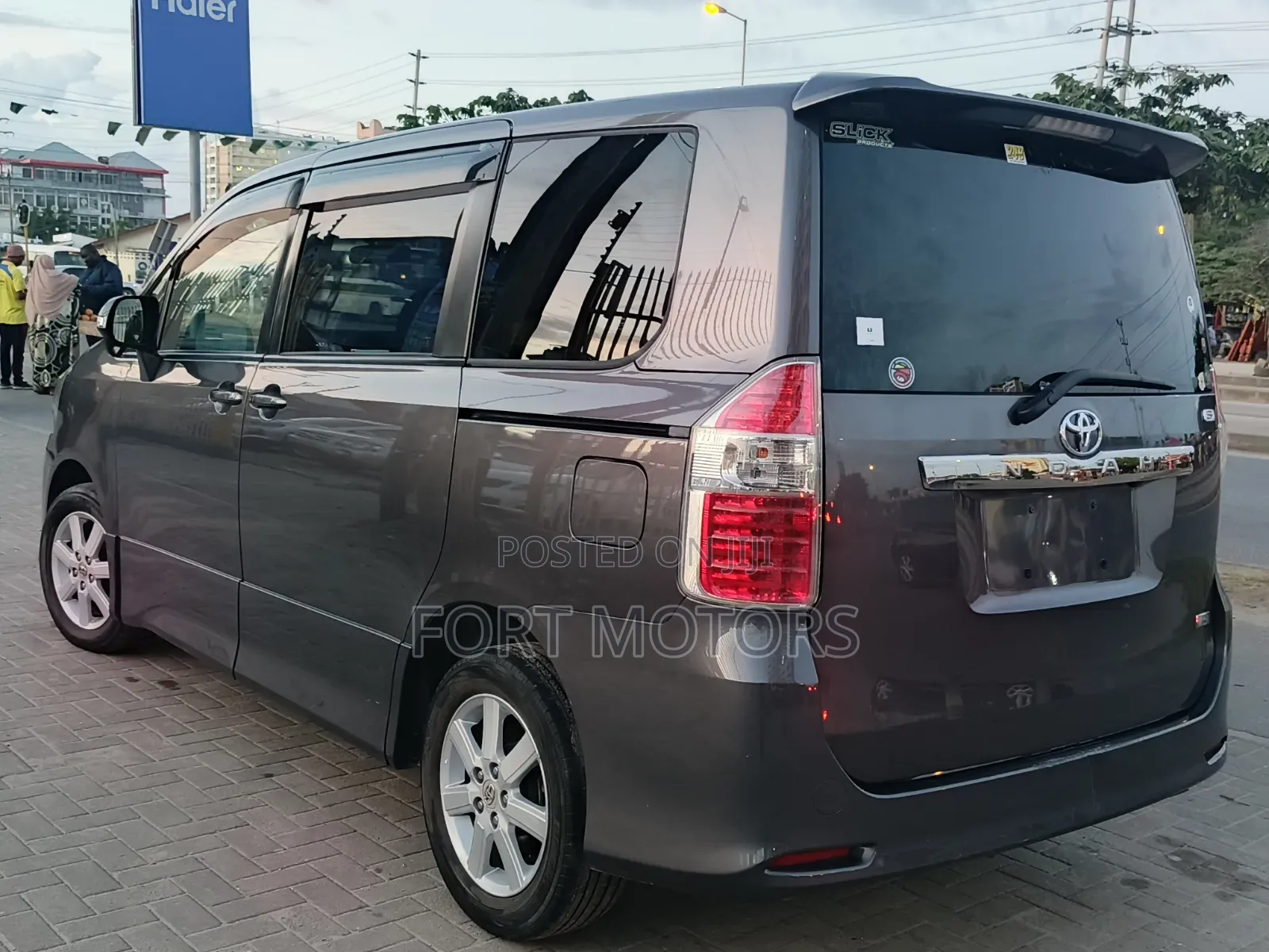 Toyota Noah 2007 Gray
