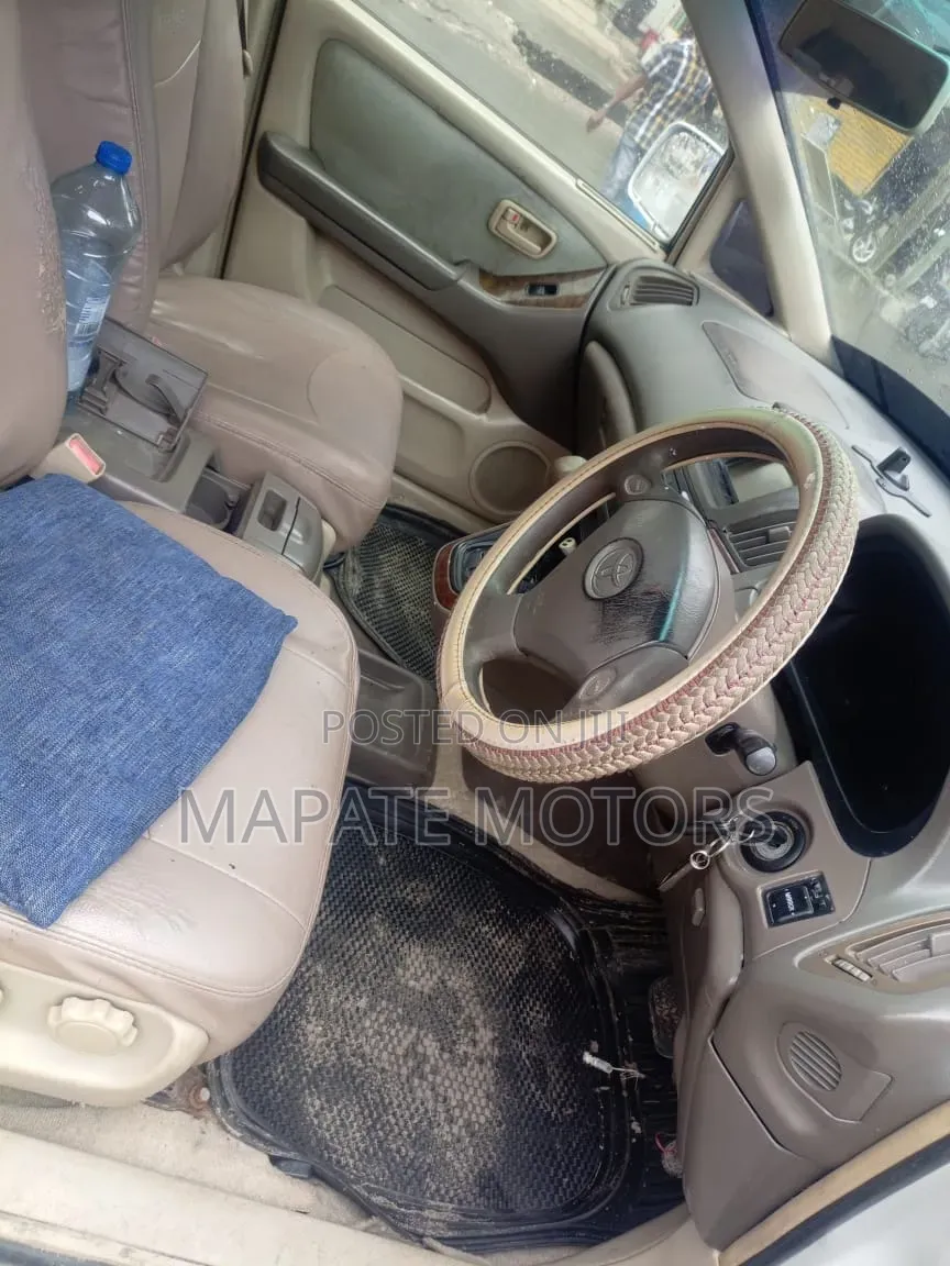 Toyota Harrier 2001 White